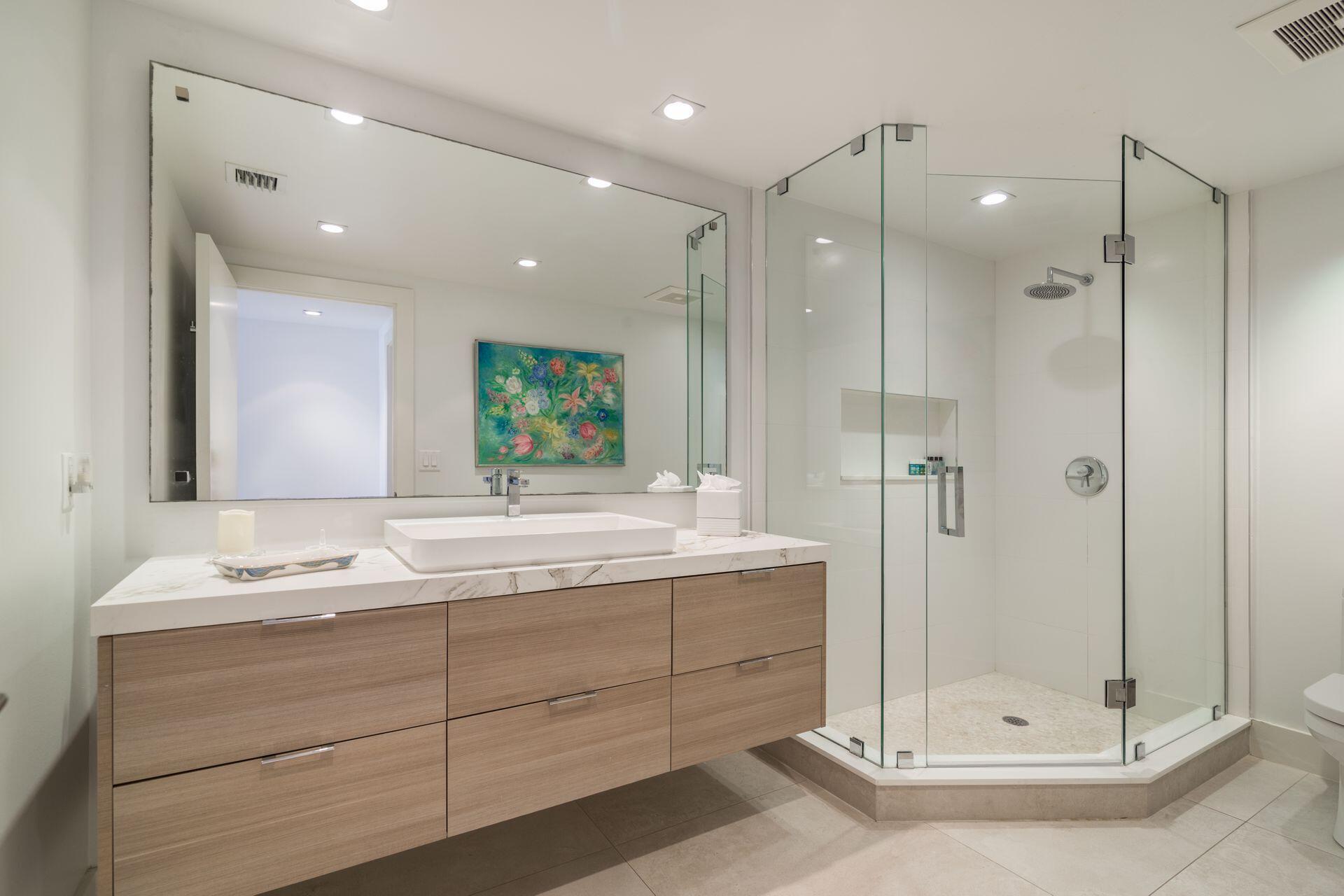 TWO THOUSAND CONDO - Residential