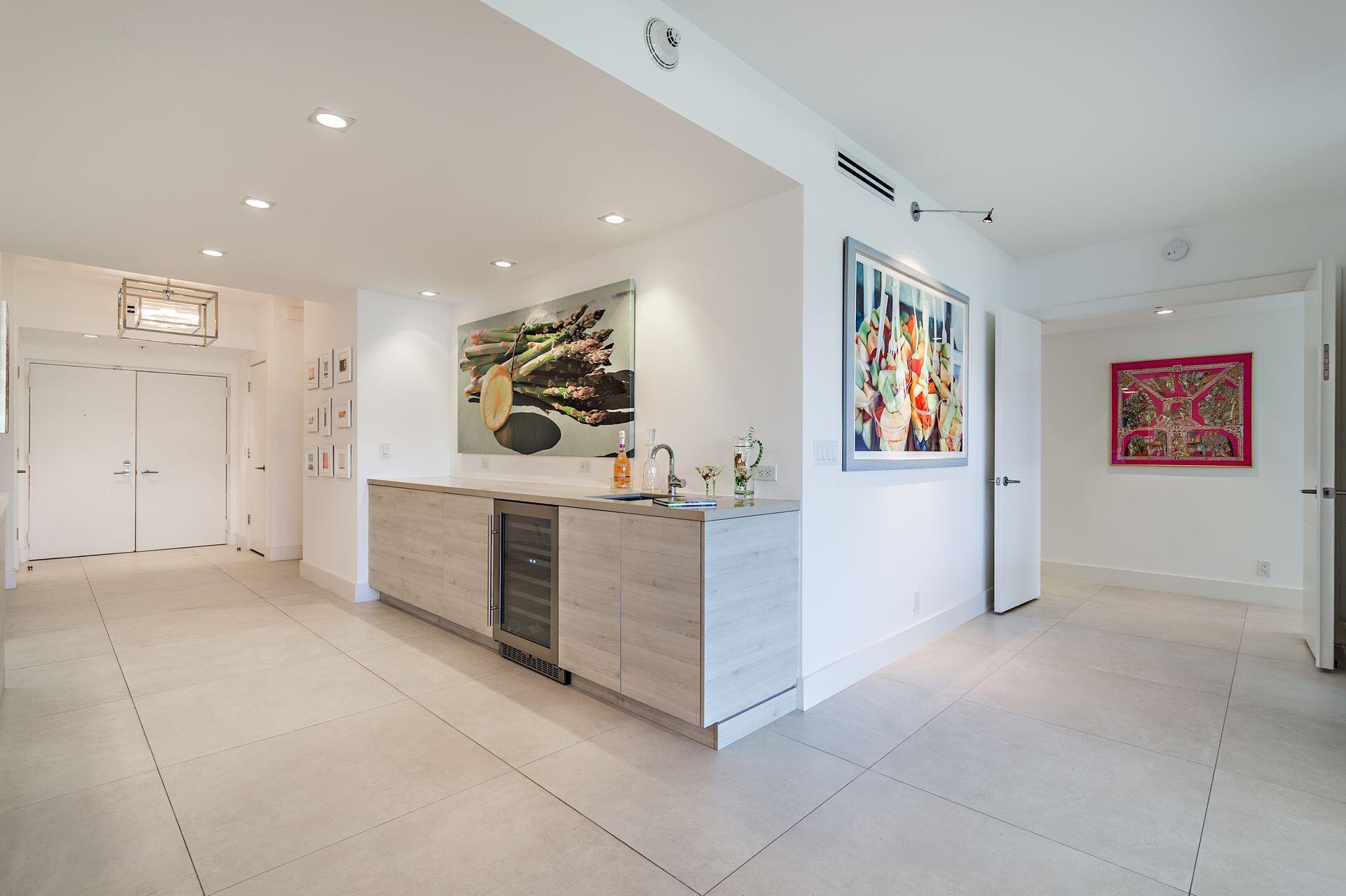 TWO THOUSAND CONDO - Residential