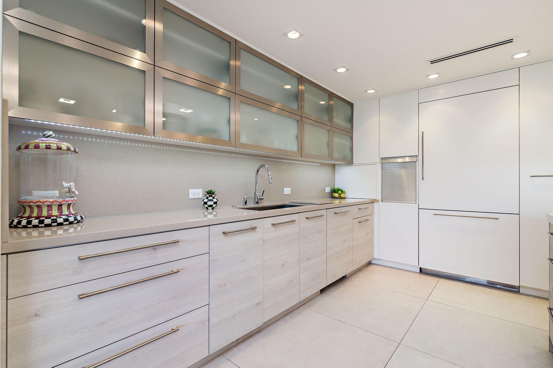 TWO THOUSAND CONDO - Residential