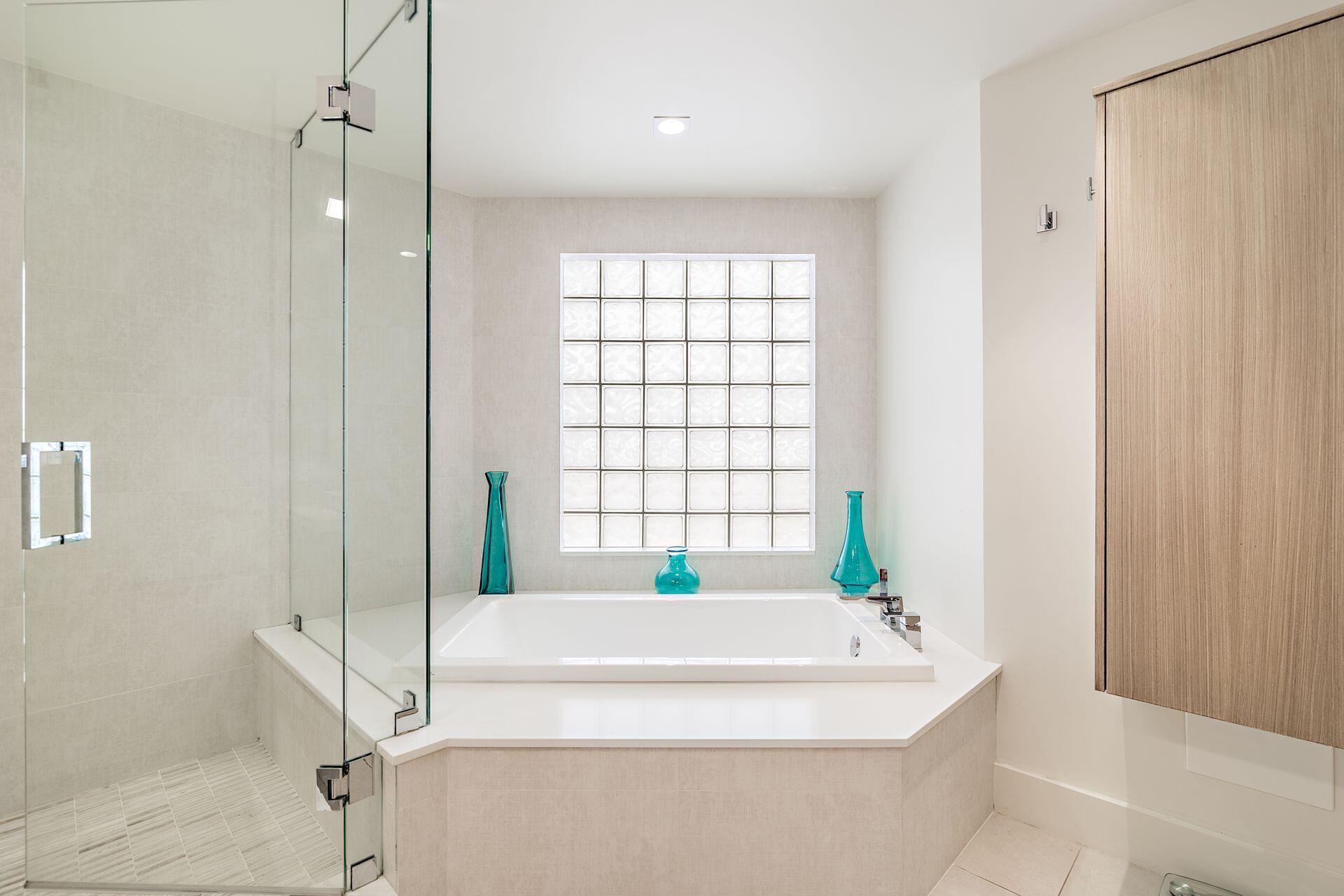 TWO THOUSAND CONDO - Residential