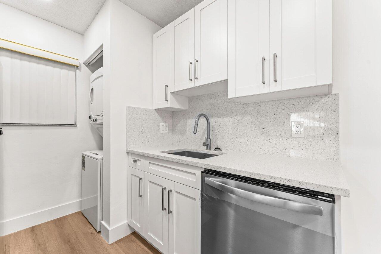 TIVOLI TRACE CONDO NO 8 - Residential