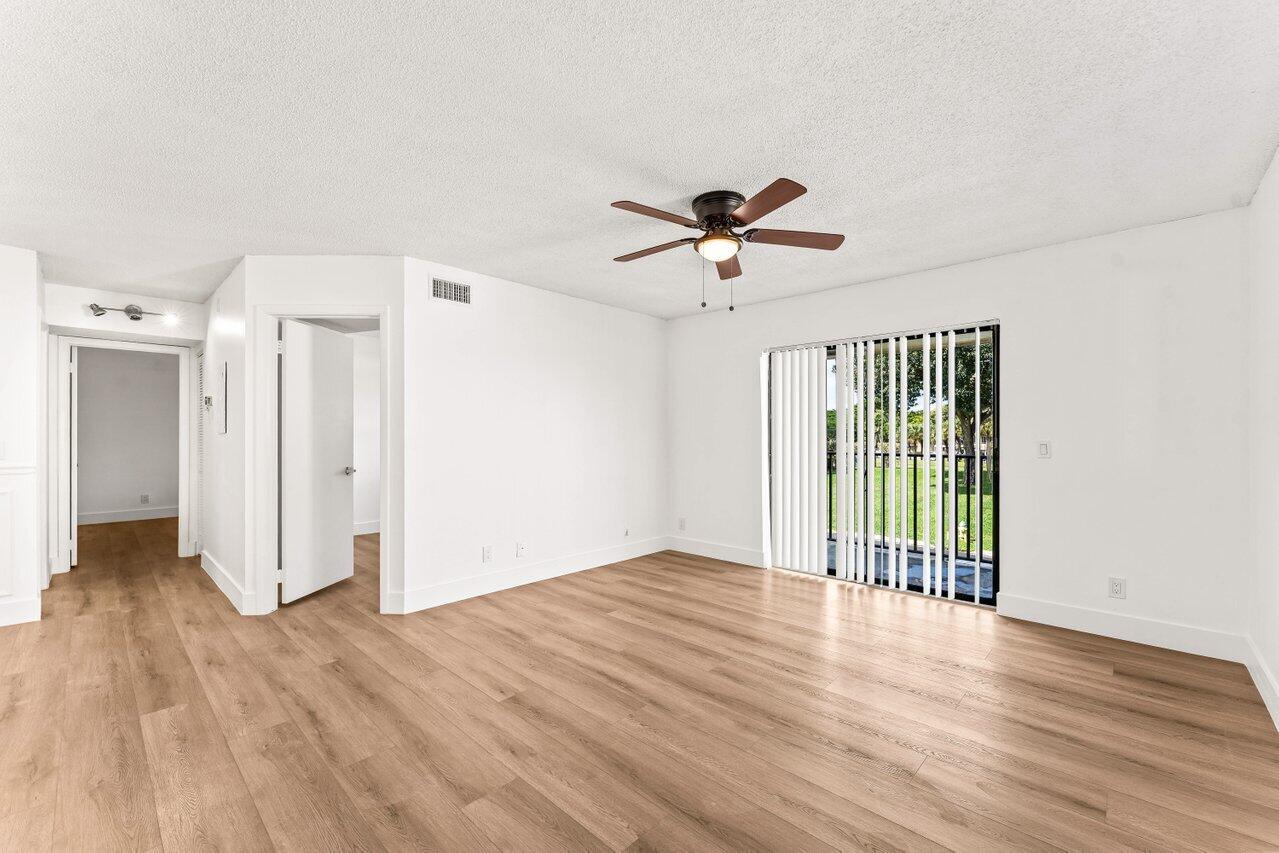 TIVOLI TRACE CONDO NO 8 - Residential