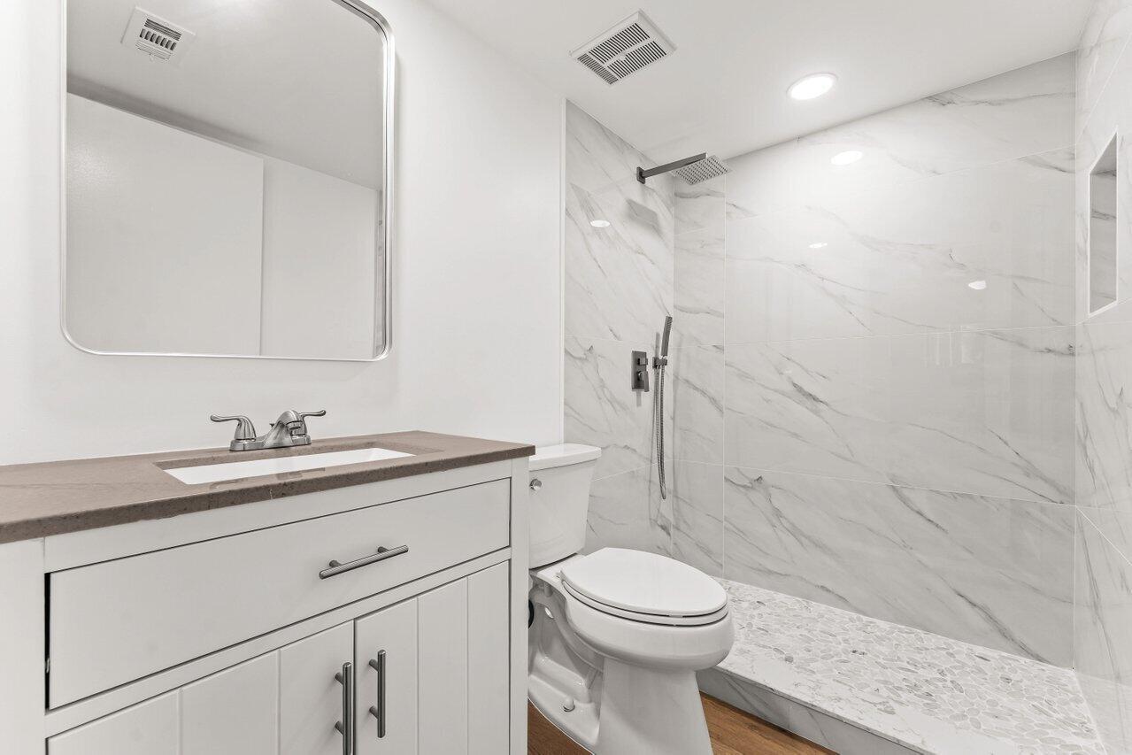 TIVOLI TRACE CONDO NO 8 - Residential