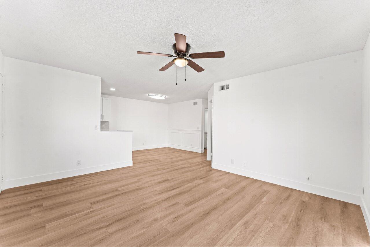 TIVOLI TRACE CONDO NO 8 - Residential