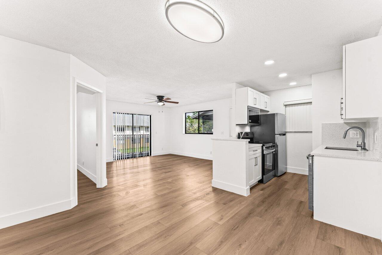 TIVOLI TRACE CONDO NO 8 - Residential