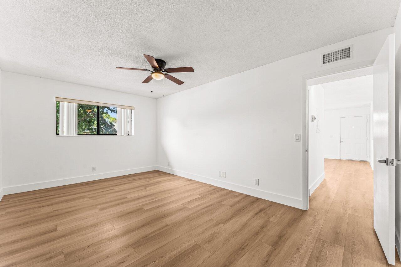 TIVOLI TRACE CONDO NO 8 - Residential