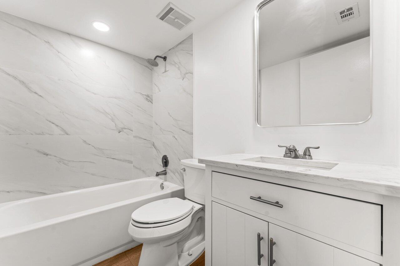 TIVOLI TRACE CONDO NO 8 - Residential