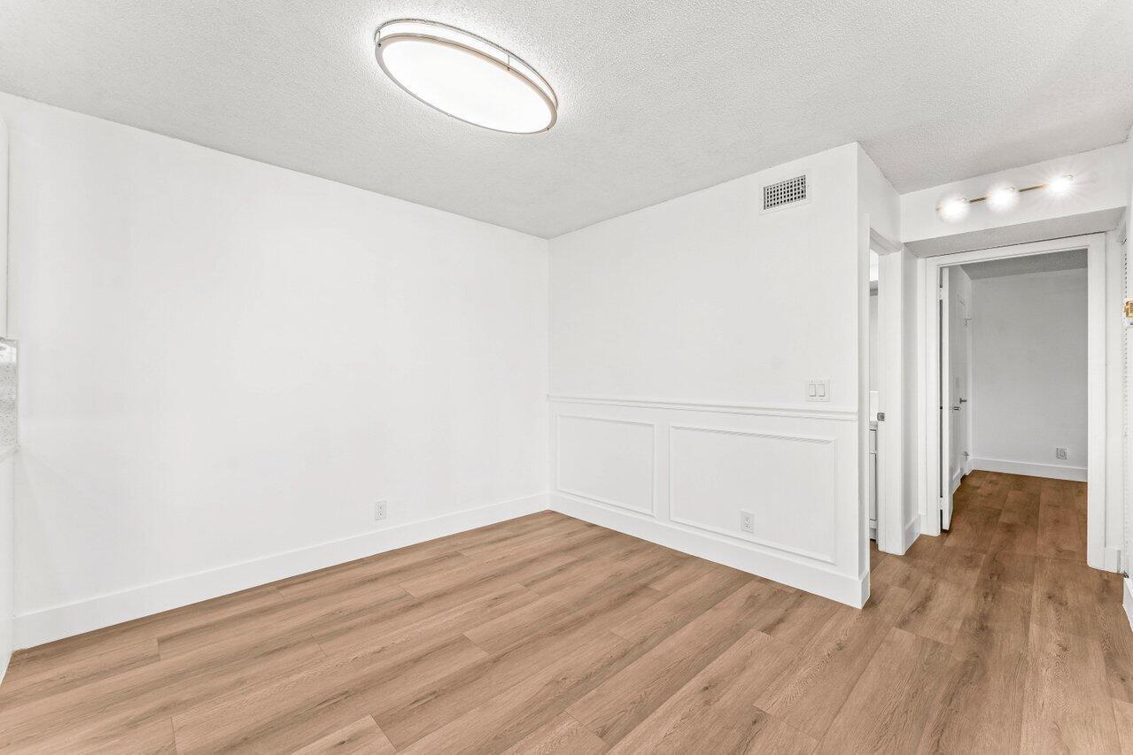 TIVOLI TRACE CONDO NO 8 - Residential