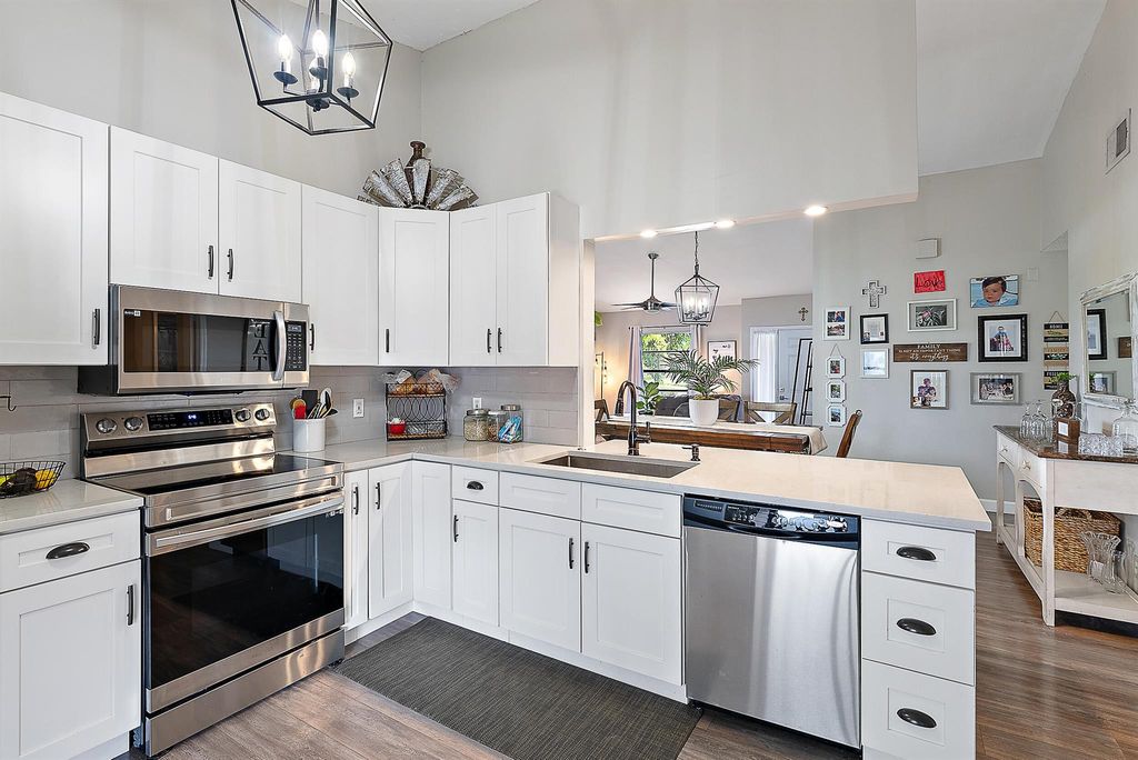 Photo of 501 Lakewood Drive #9d, Jupiter, FL 33458 (MLS # R11119291)