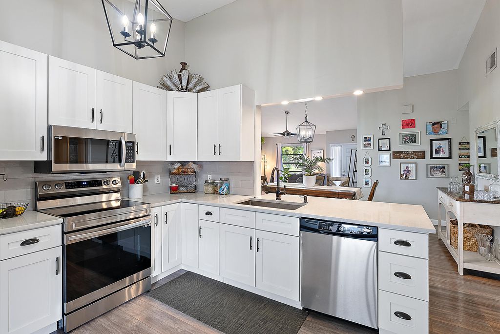 Photo of 501 Lakewood Drive #9d, Jupiter, FL 33458 (MLS # R11119291)