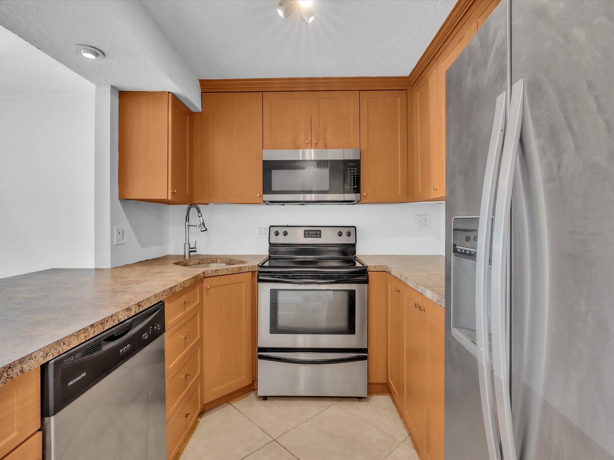 3002 NE 5th Terrace 105-B