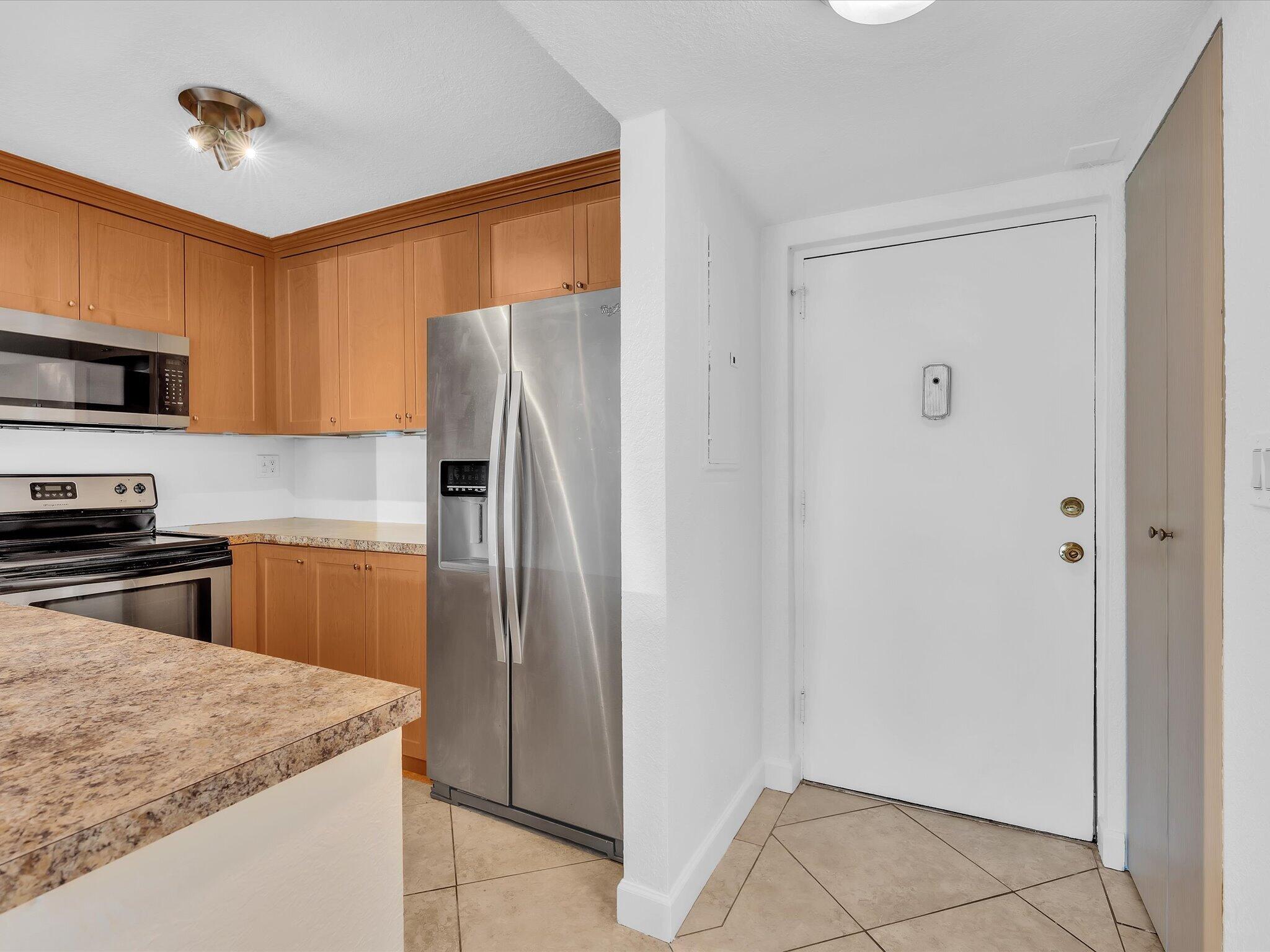 3002 NE 5th Terrace 105-B
