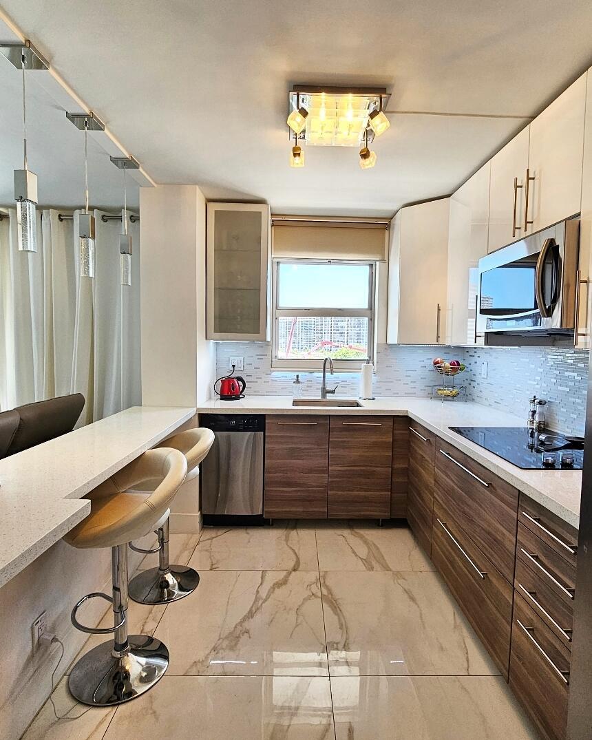 GOLDEN SURF TOWERS CONDO - Residential