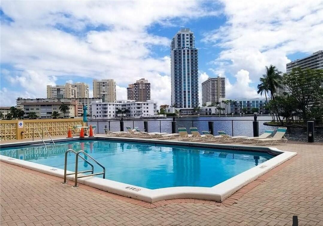 GOLDEN SURF TOWERS CONDO - Residential