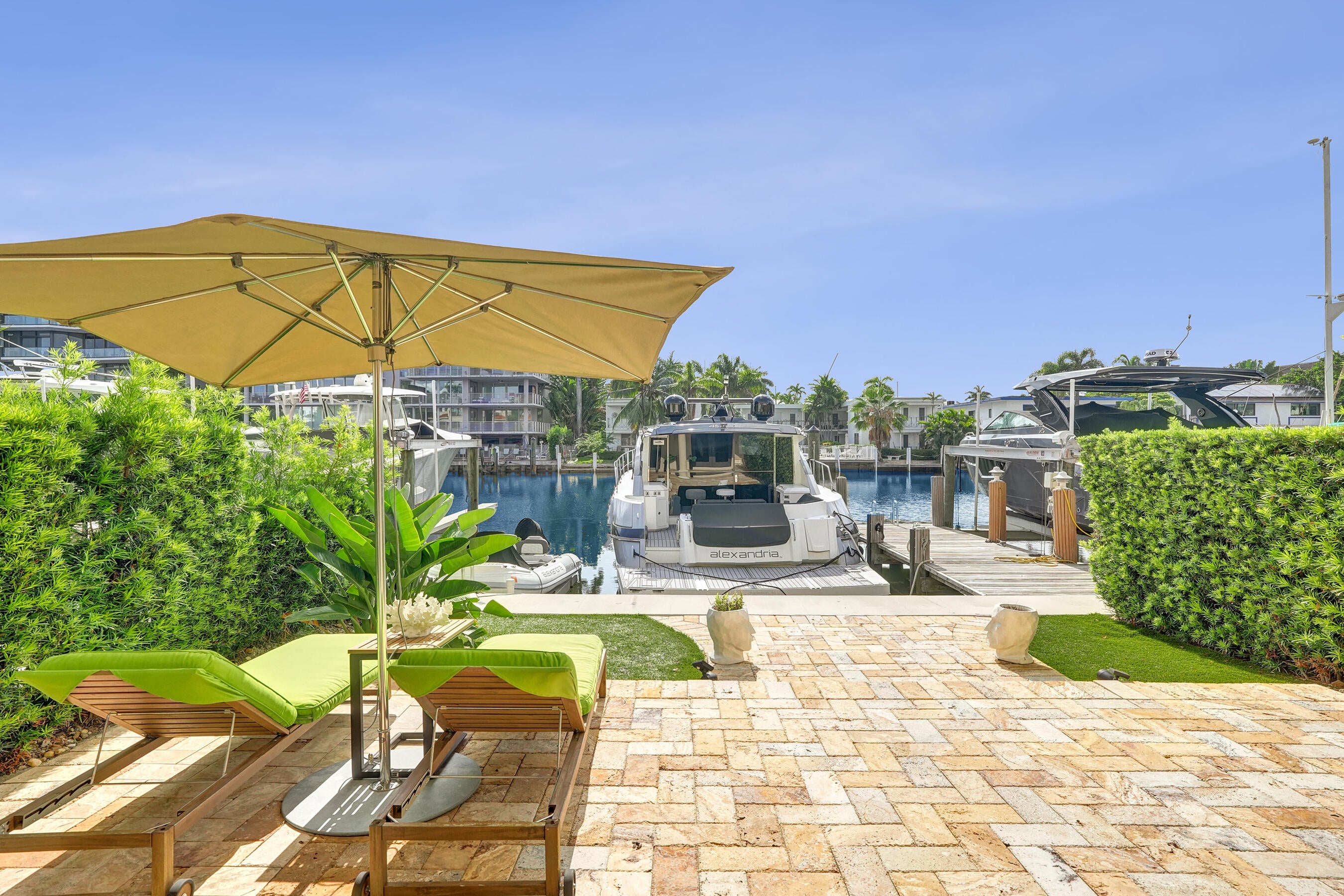 210 HENDRICKS Isle