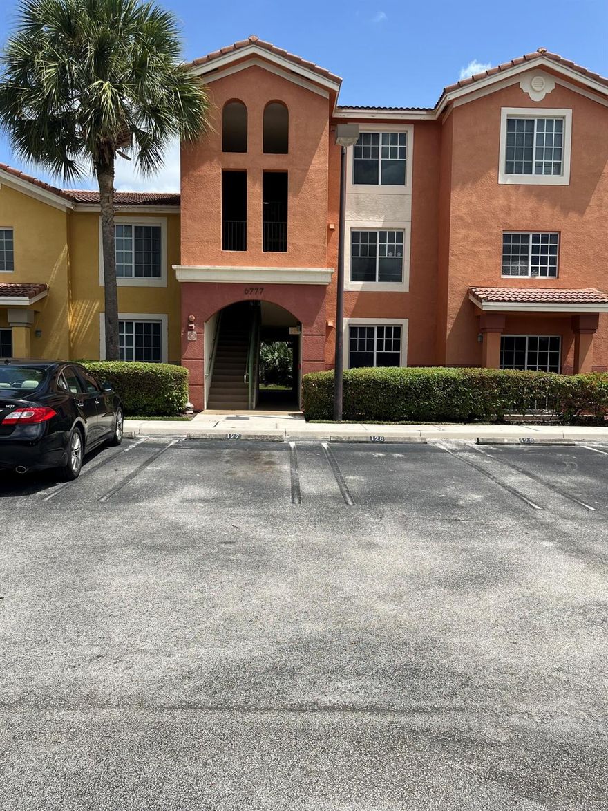 VERY COZY 2 BED/ 2 BATH CORNER  UNIT WITH COVERED PATIO AND ASSIGNED PARKING SPOT DIRECTLY IN FRONT OF THE ENTRANCE, HAS 2021 HVAC ENERGY EFFICENCY SYSTEM , BRAND NEW CARPET IN THE BEDROOMS, NEWER WASHER AND DRYER , NEWER REFRIGERATOR , LIGHT COLOR KITCHEN CABINETS. THERE ARE A PLENTY GUEST PARKING SPACES .HIGHLY SOUGHT AFTER GREEN CAY COMMUNITY OFFER SWIMMING POOL , FITNESS CENTER, PLAYGROUND ,COMMUNITY ROOM AND PICNICK AREA.