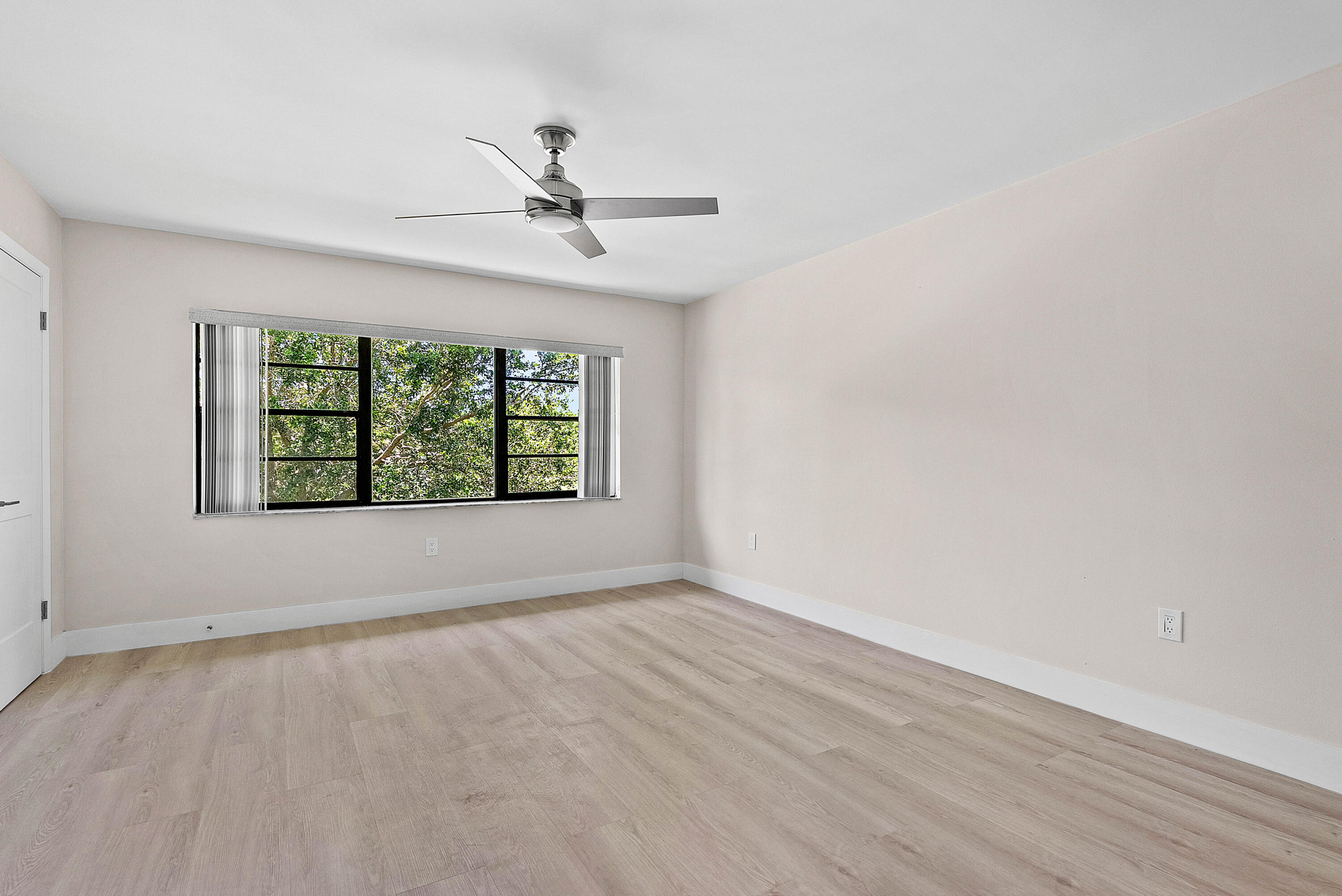 STRATFORD AT HUNTERS RUN CONDO - Residential