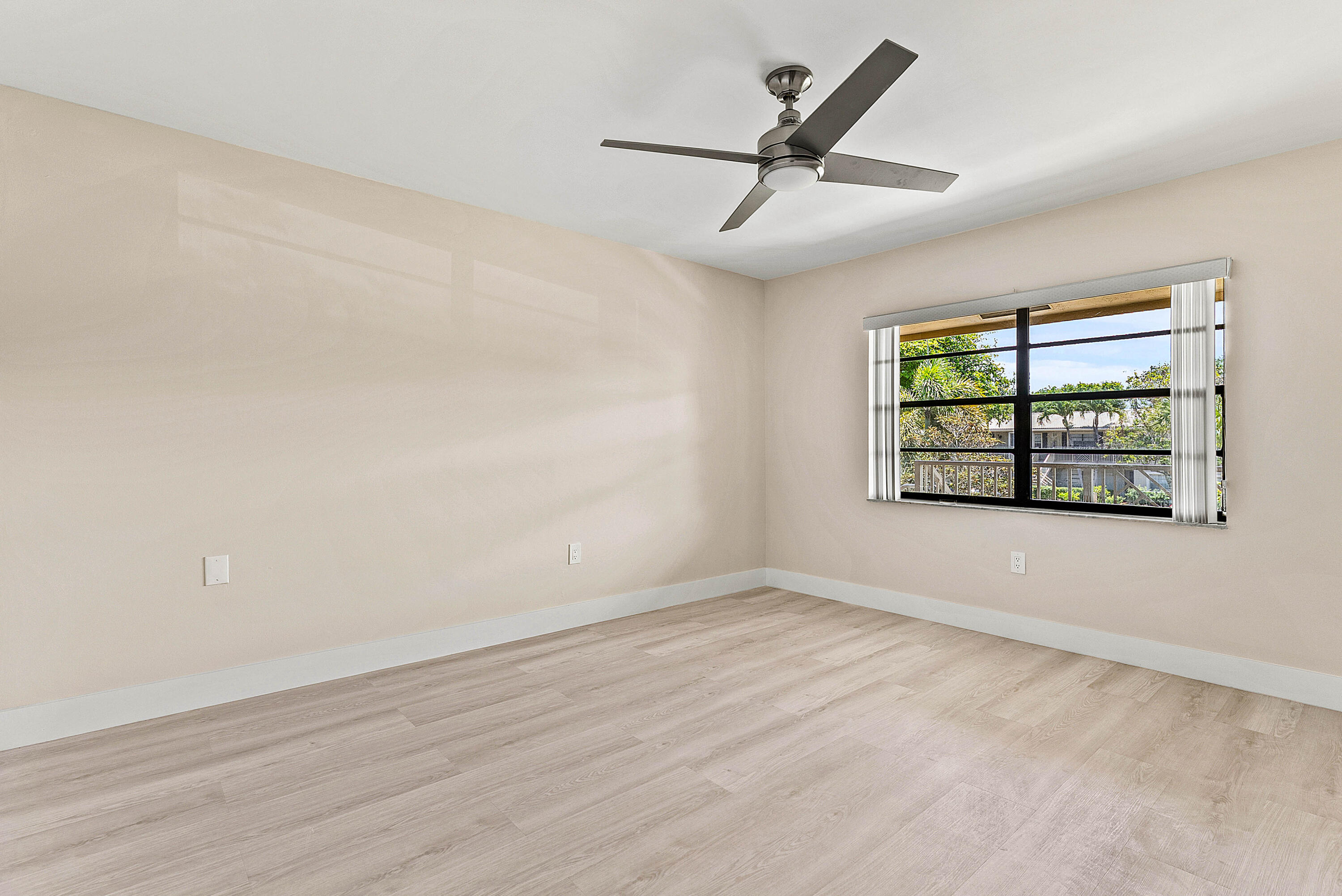 STRATFORD AT HUNTERS RUN CONDO - Residential