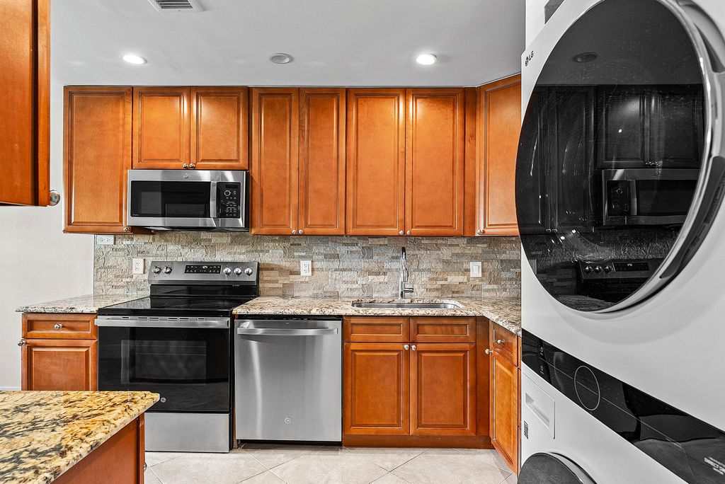 Photo of 24 Stratford Drive E #Unit F, Boynton Beach, FL 33436 (MLS # B26013054)