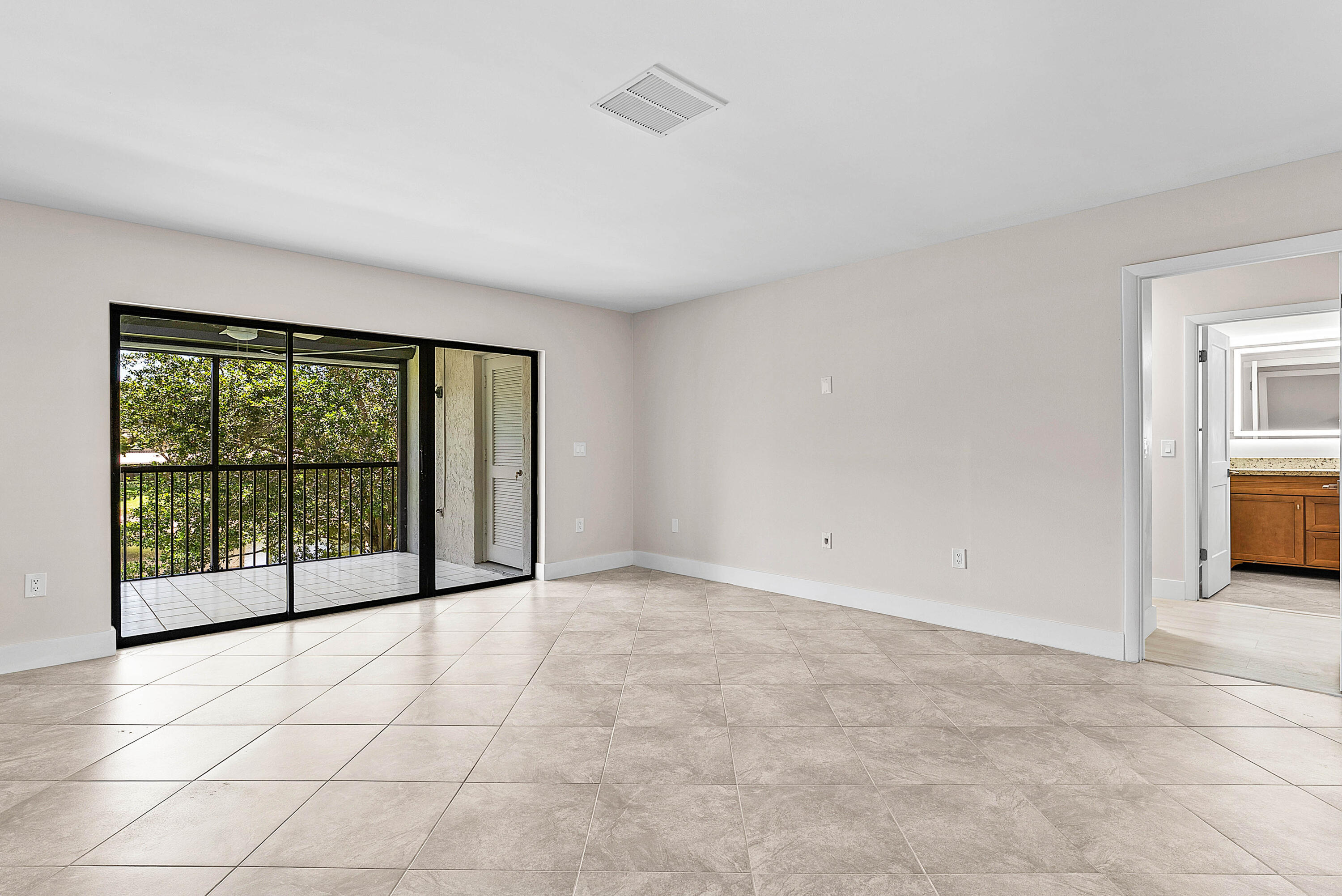 STRATFORD AT HUNTERS RUN CONDO - Residential