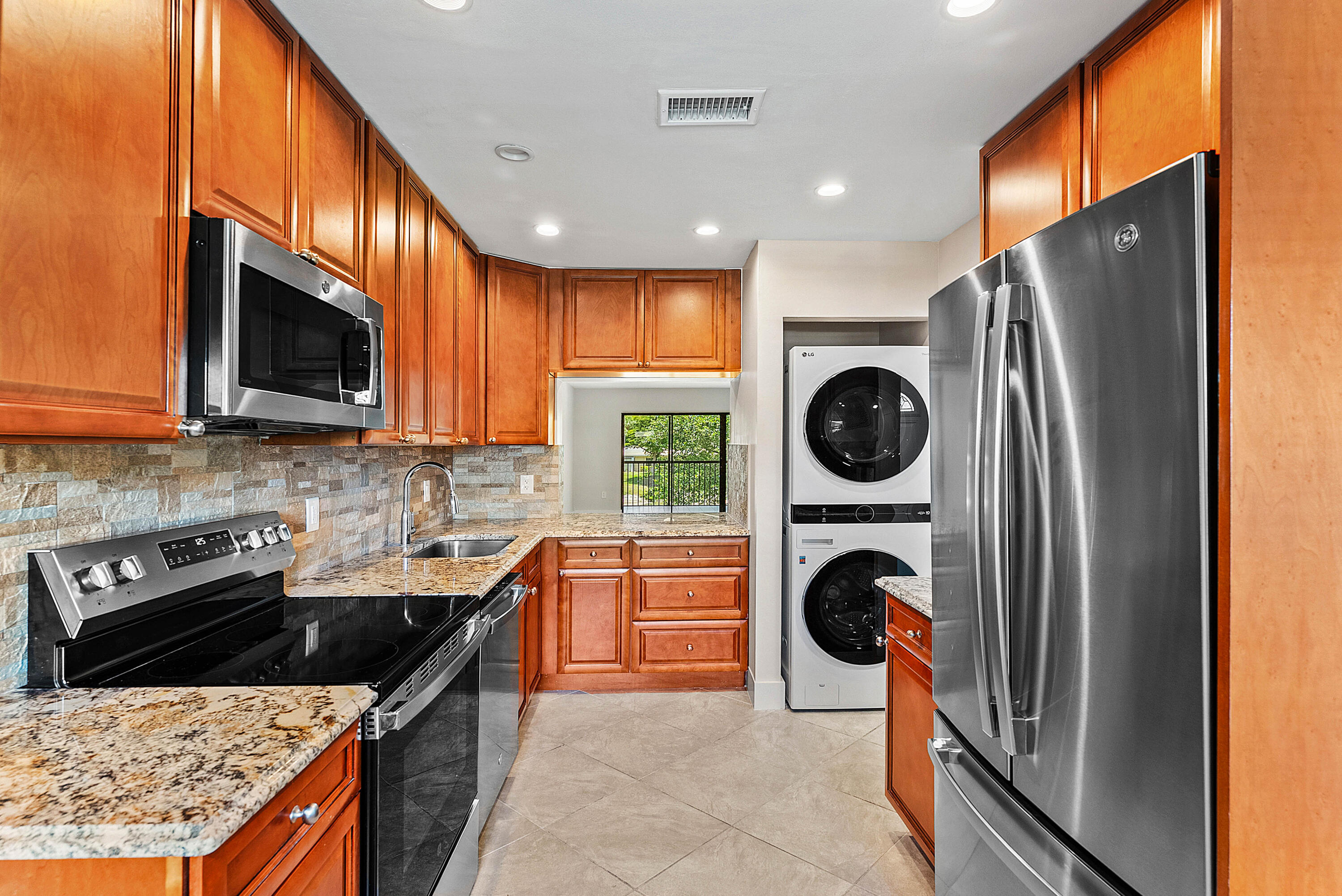 STRATFORD AT HUNTERS RUN CONDO - Residential