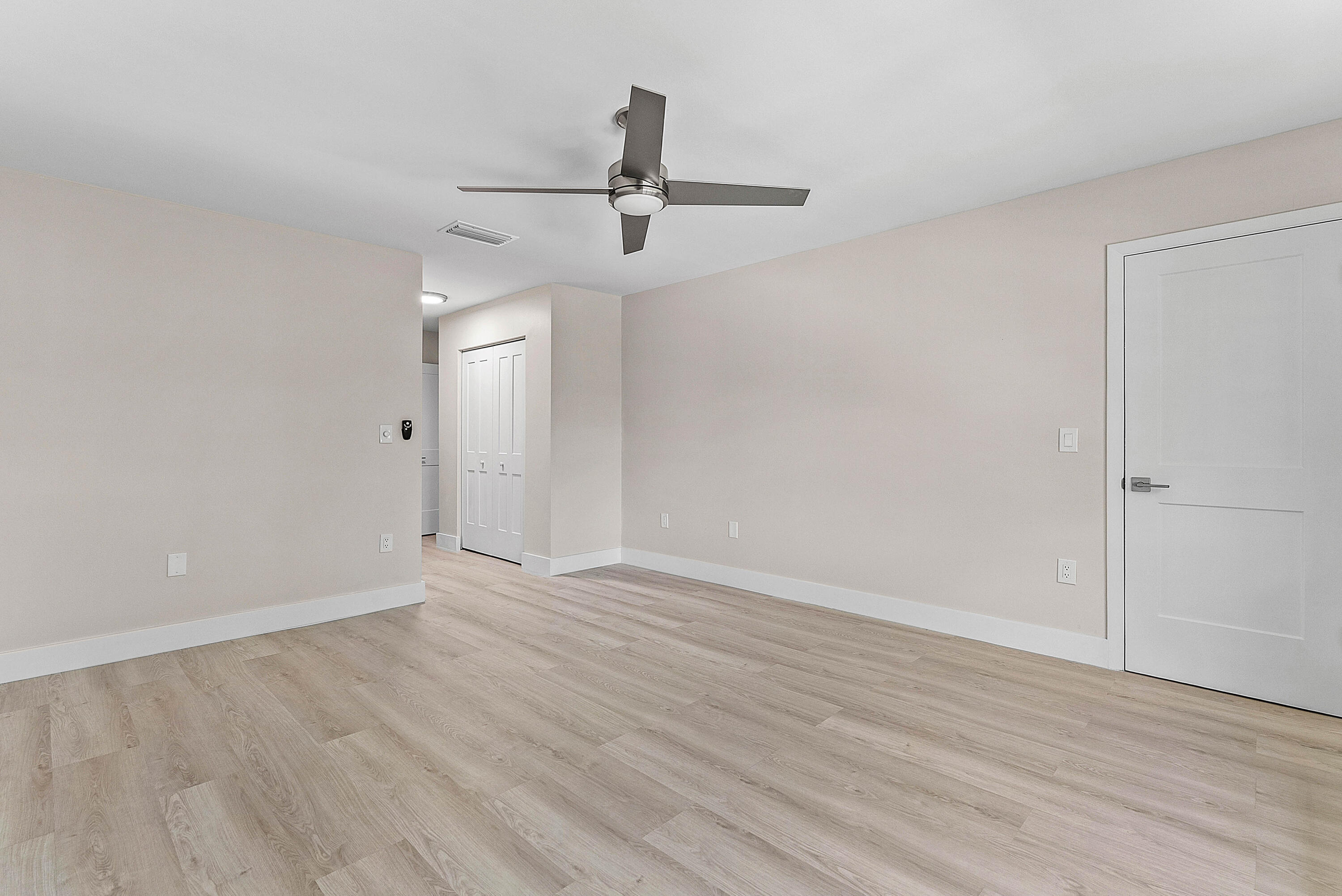 STRATFORD AT HUNTERS RUN CONDO - Residential