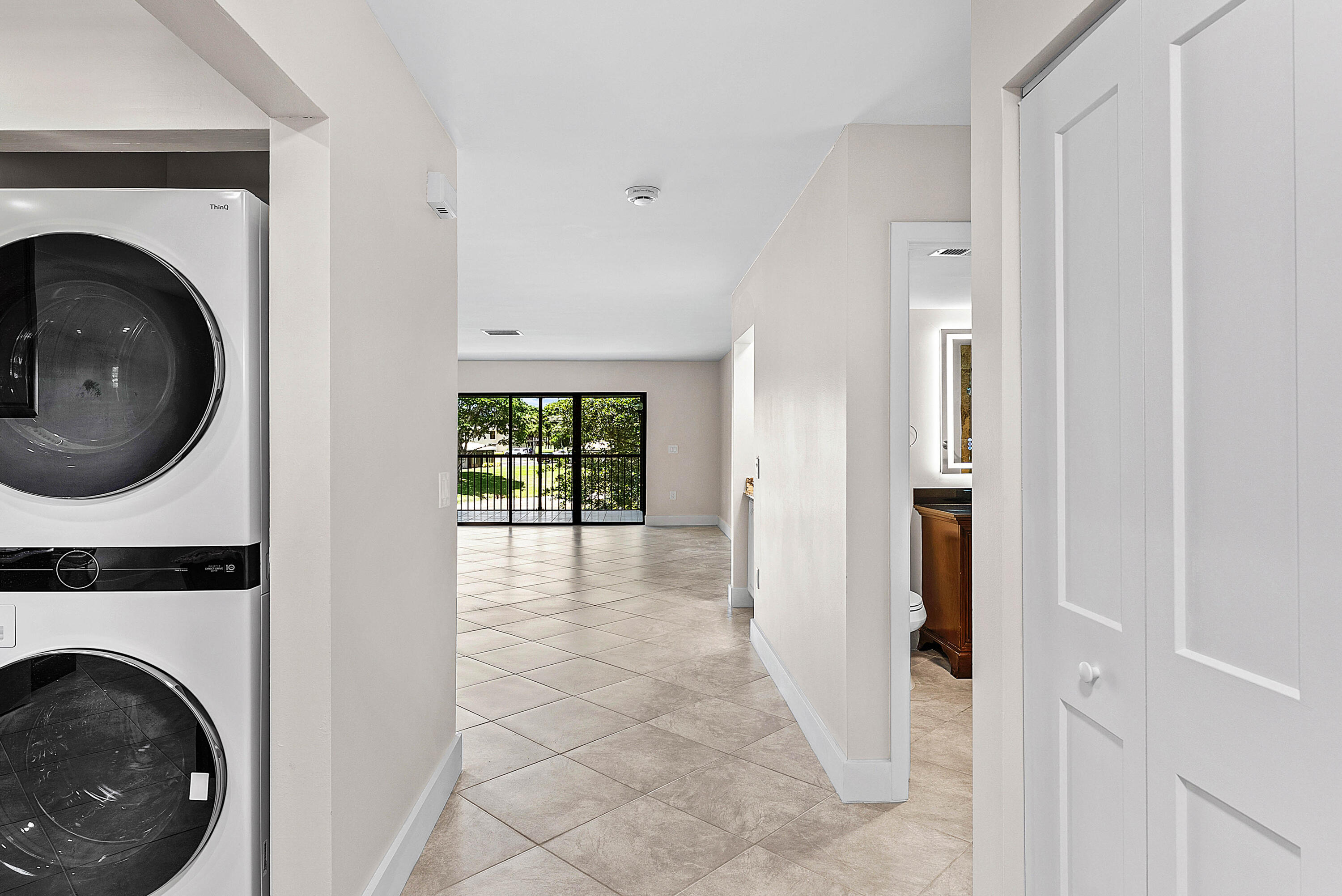24 Stratford Drive E Unit F, Boynton Beach, FL, 33436/$58,900 1 24 Stratford Drive E Unit F