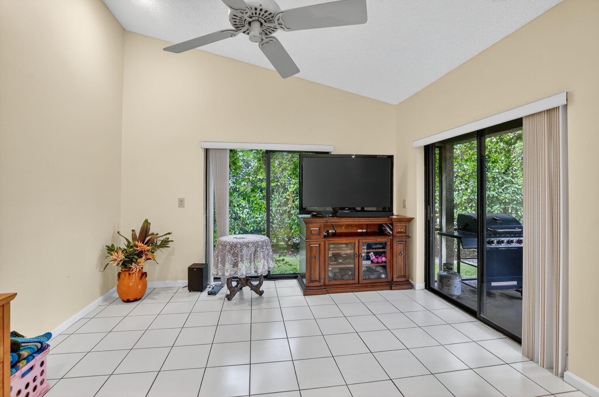 TRACT G OF MISSION BAY - Residential Lease