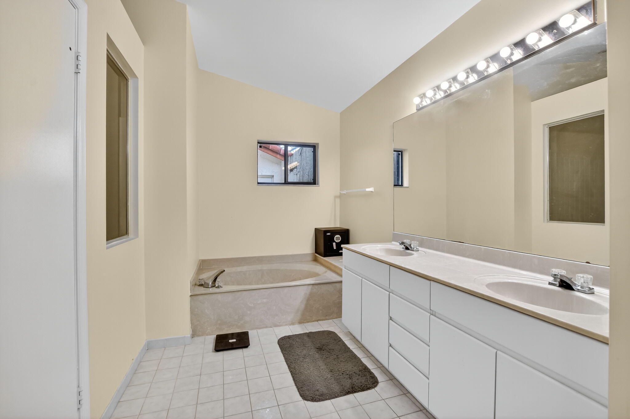 TRACT G OF MISSION BAY - Residential Lease