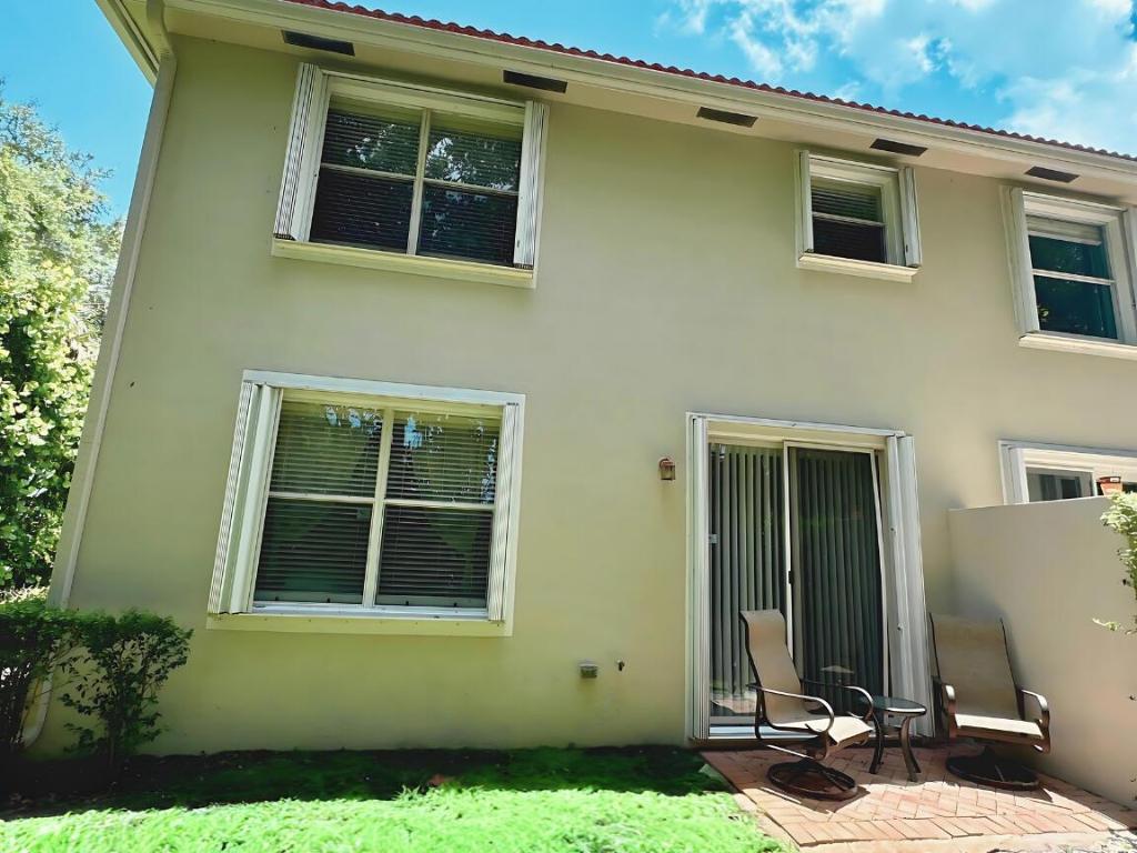 DREXEL PARK TOWNHOMES I CONDO - Residential Lease