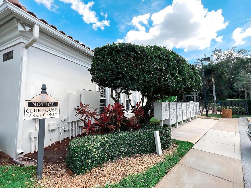 DREXEL PARK TOWNHOMES I CONDO - Residential Lease