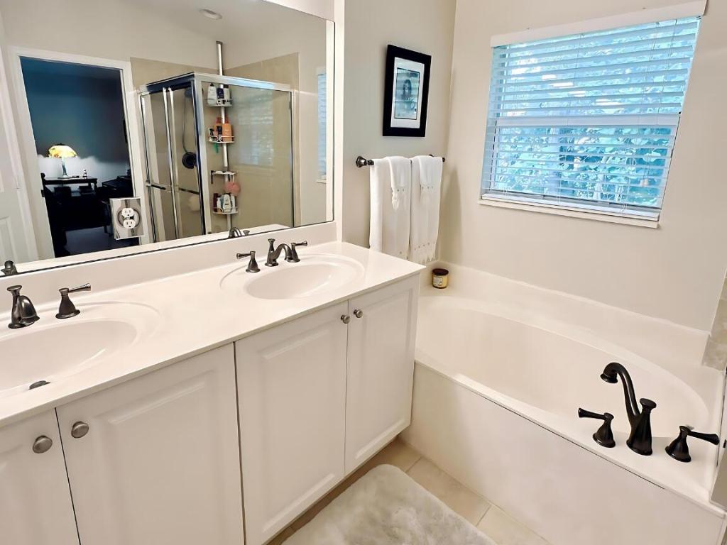 DREXEL PARK TOWNHOMES I CONDO - Residential Lease