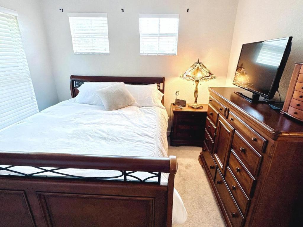 DREXEL PARK TOWNHOMES I CONDO - Residential Lease