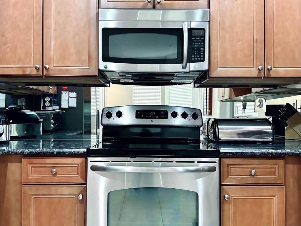 DREXEL PARK TOWNHOMES I CONDO - Residential Lease