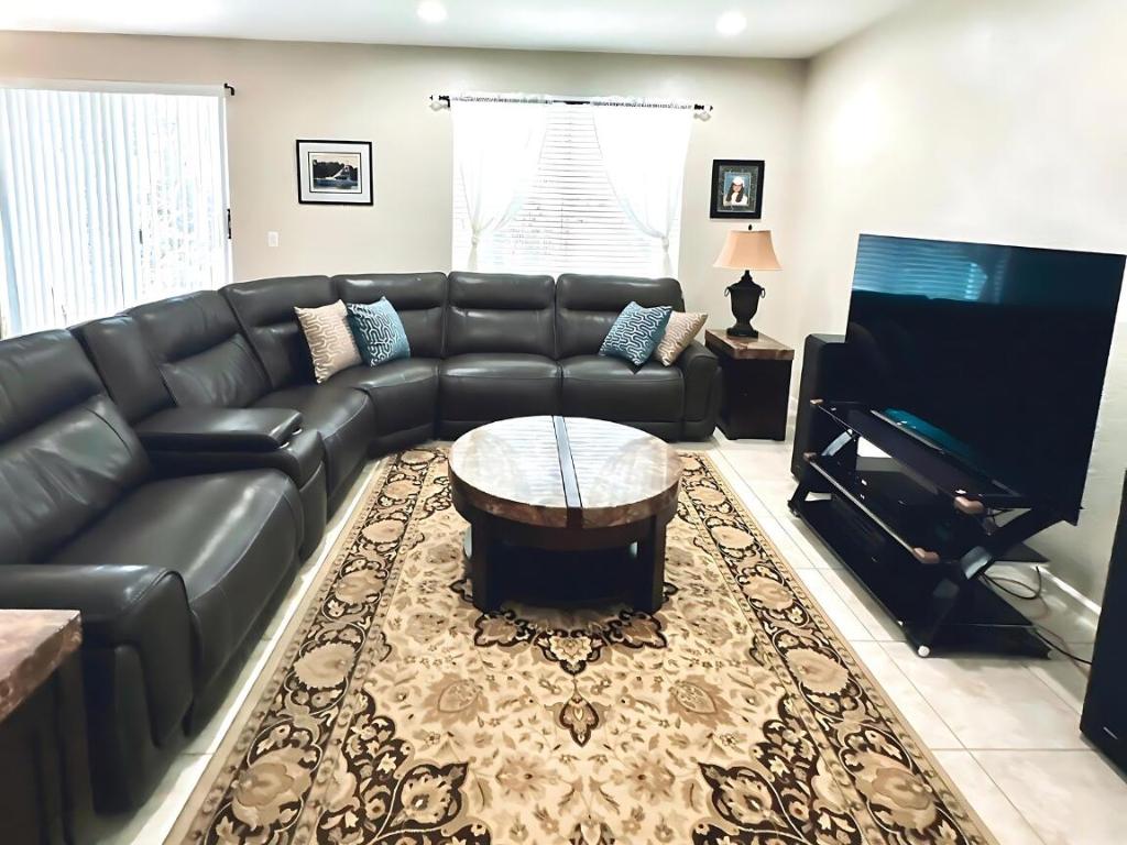 DREXEL PARK TOWNHOMES I CONDO - Residential Lease