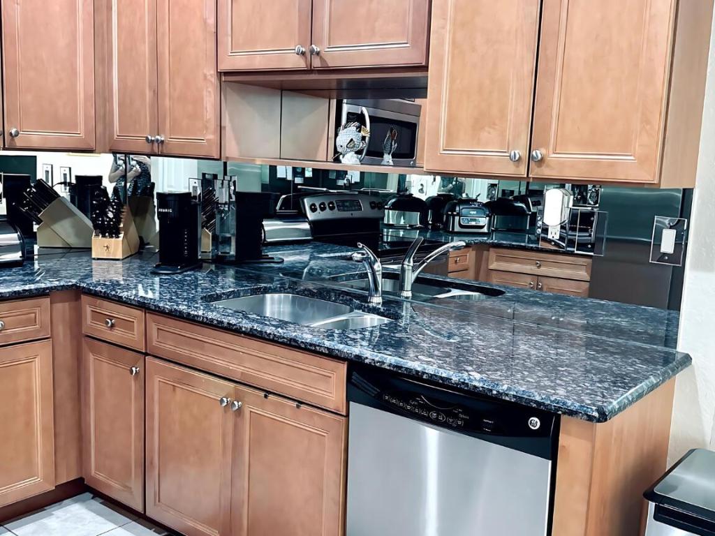 DREXEL PARK TOWNHOMES I CONDO - Residential Lease