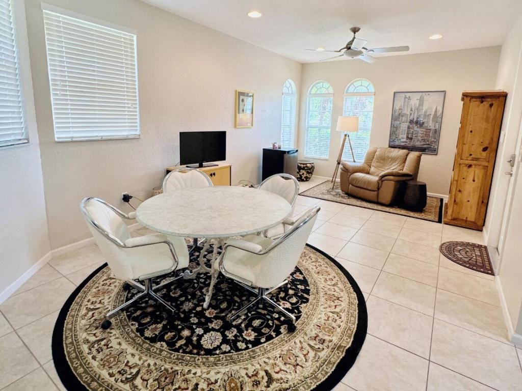 DREXEL PARK TOWNHOMES I CONDO - Residential Lease