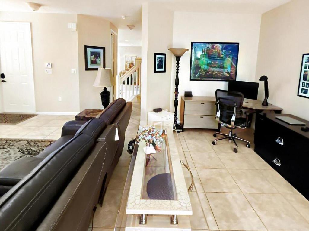 DREXEL PARK TOWNHOMES I CONDO - Residential Lease