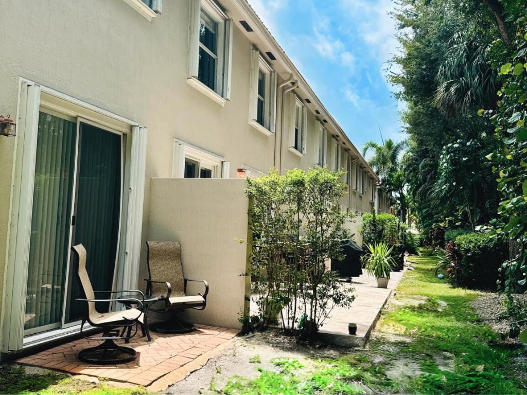 DREXEL PARK TOWNHOMES I CONDO - Residential Lease