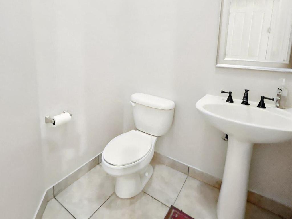 DREXEL PARK TOWNHOMES I CONDO - Residential Lease