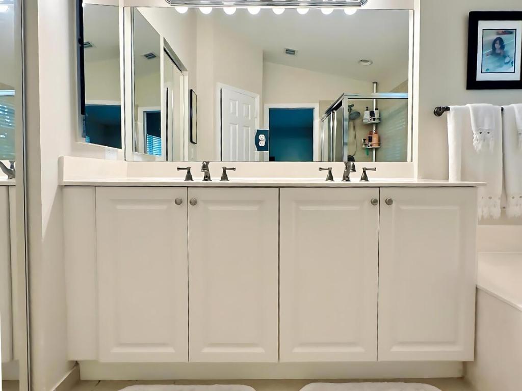 DREXEL PARK TOWNHOMES I CONDO - Residential Lease