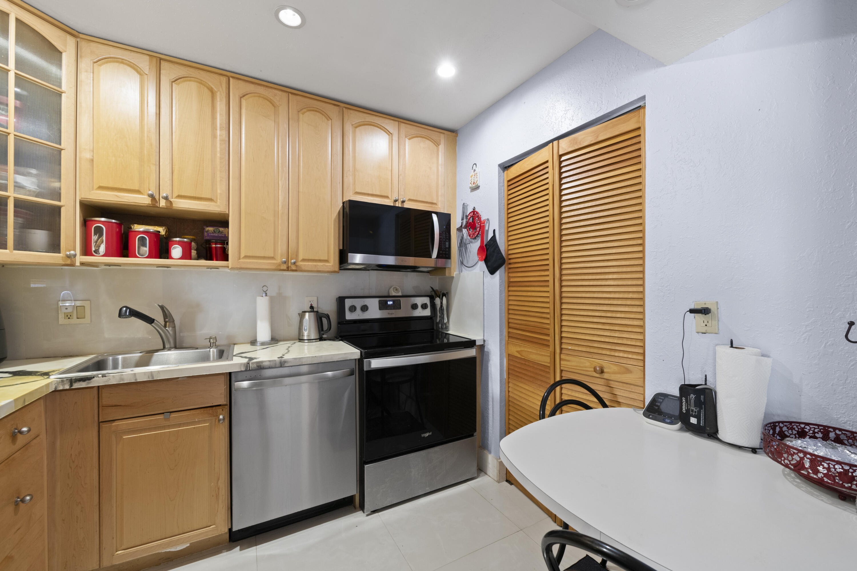 OAKBROOK IX CONDO - Residential