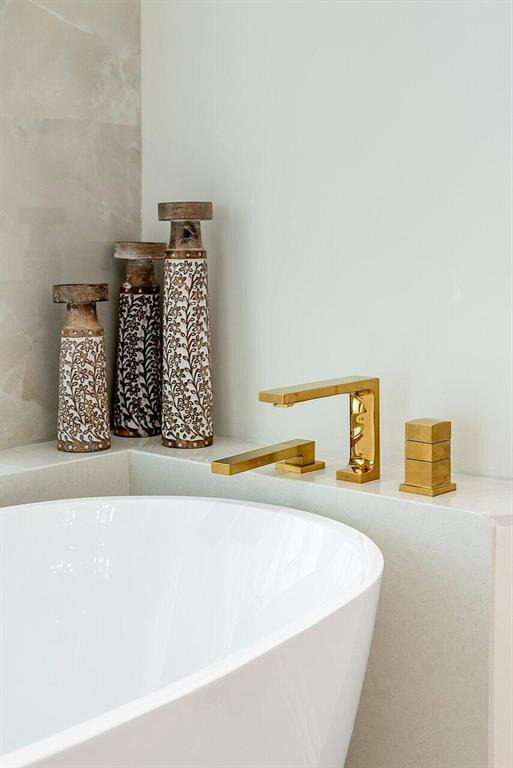 TWO THOUSAND CONDO - Residential