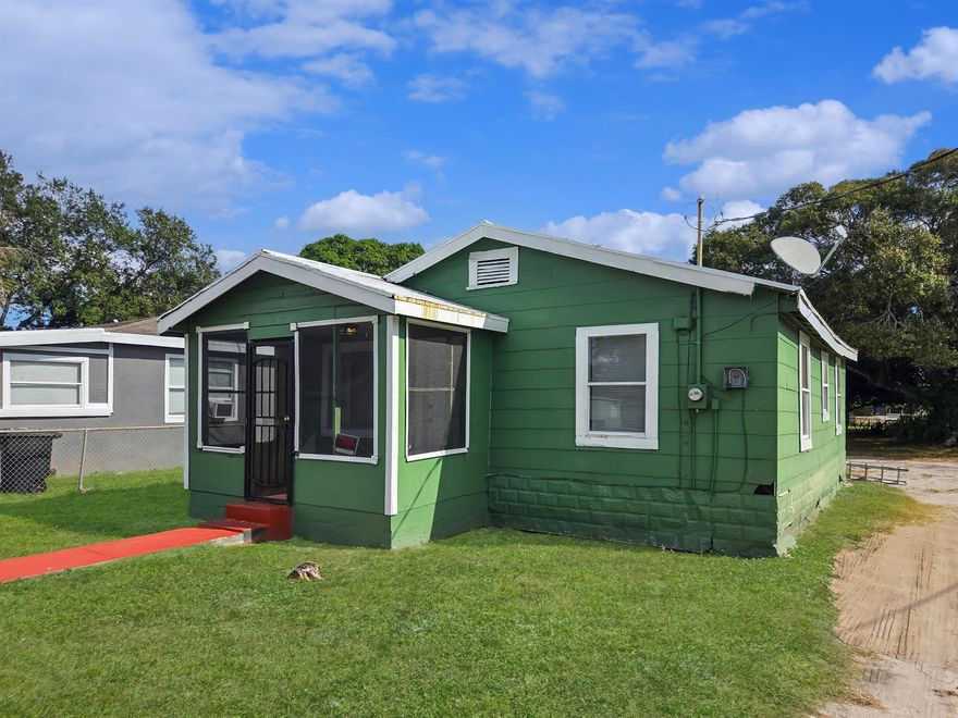 Vintage charm is found in this home perfect for the investor or first time home buyer. Completely renovated interior and an oversized lot with plenty of shade. Located only a short distance to hisoric downtown Fort Pierce and beaches!