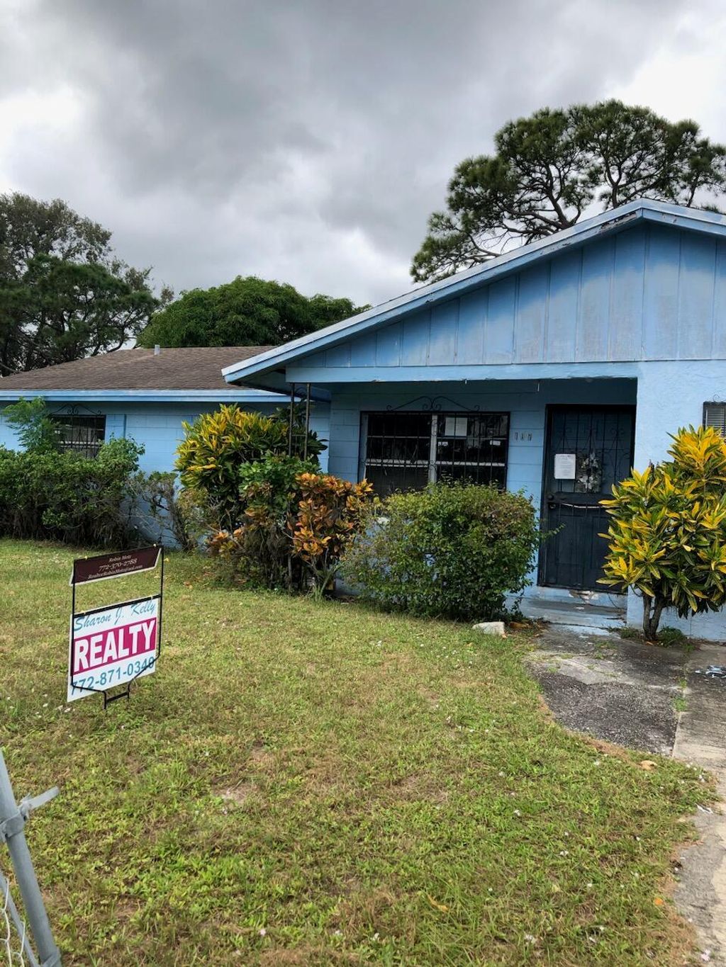 Photo of 107 Camelot Drive, Fort Pierce, FL 34946 (MLS # R10940425)