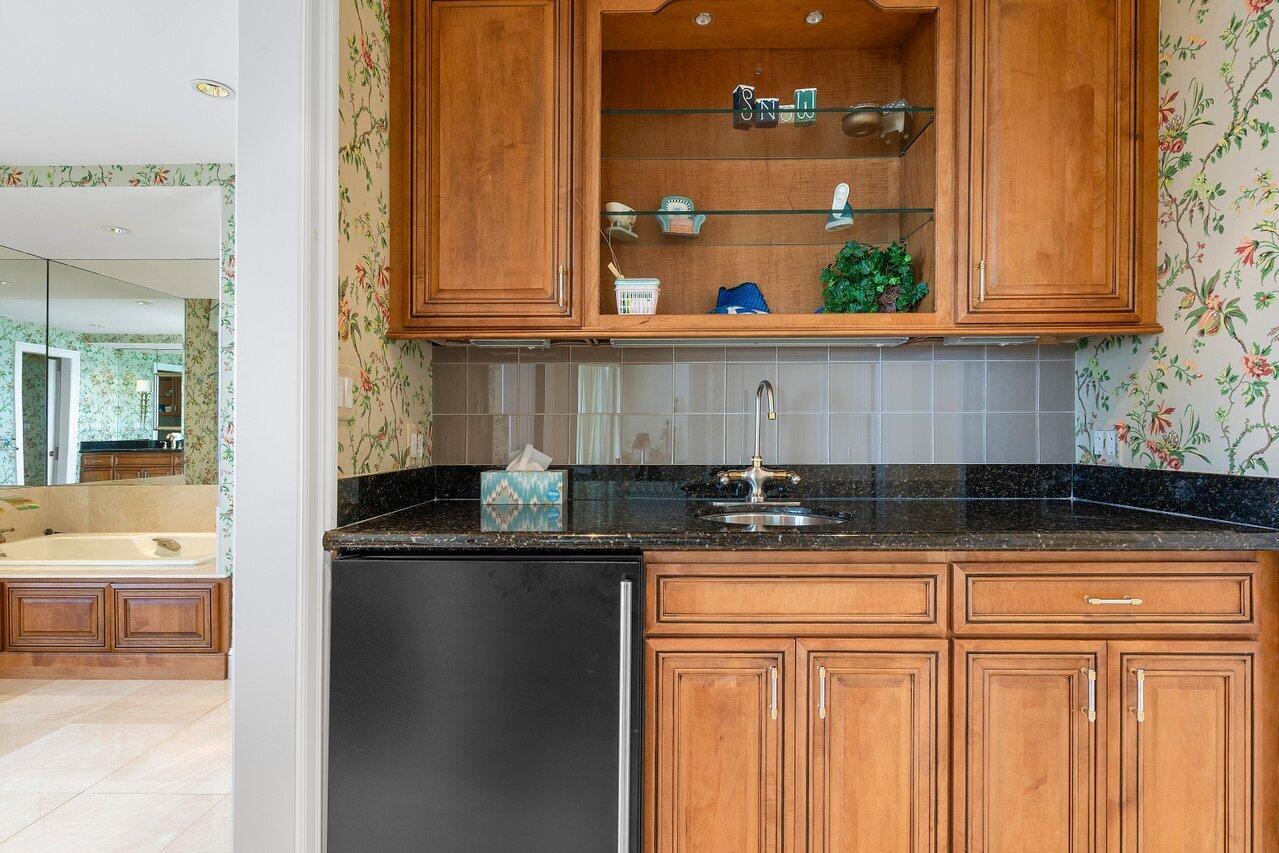 SAILFISH POINT - Residential