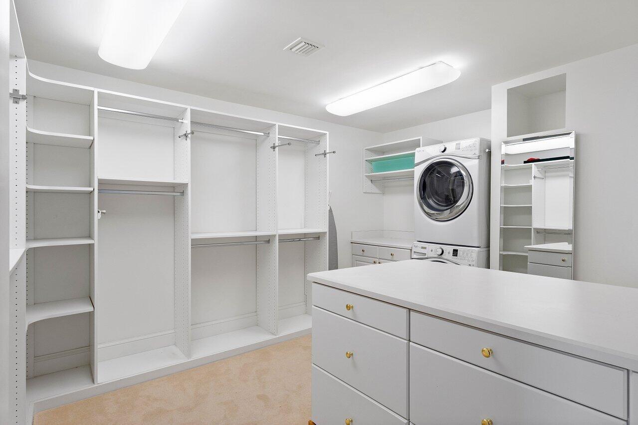 SAILFISH POINT - Residential