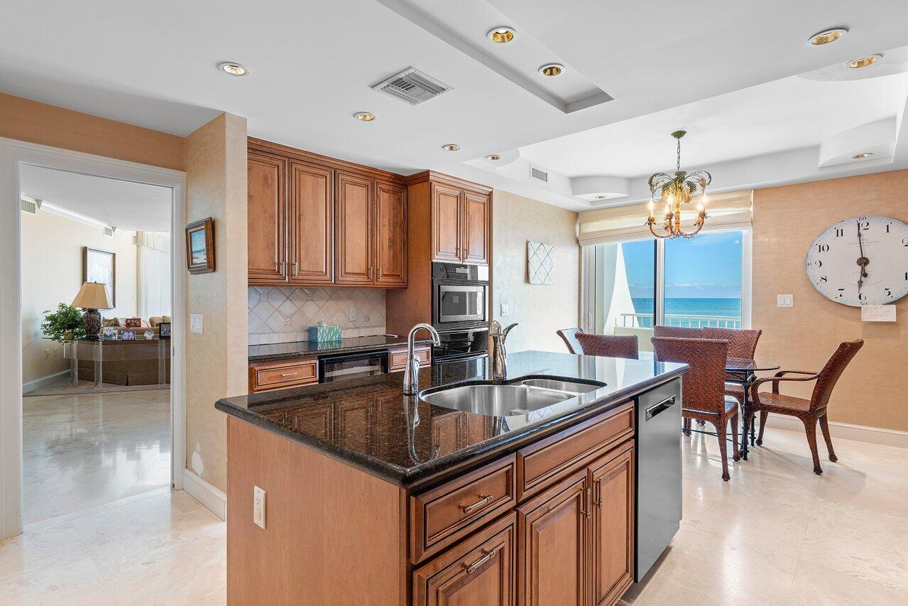 SAILFISH POINT - Residential