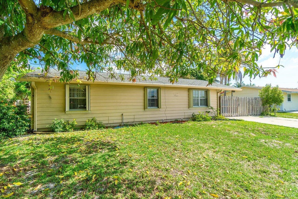Photo of 1441 W Hardee Street, Lantana, FL 33462 (MLS # R11093253)