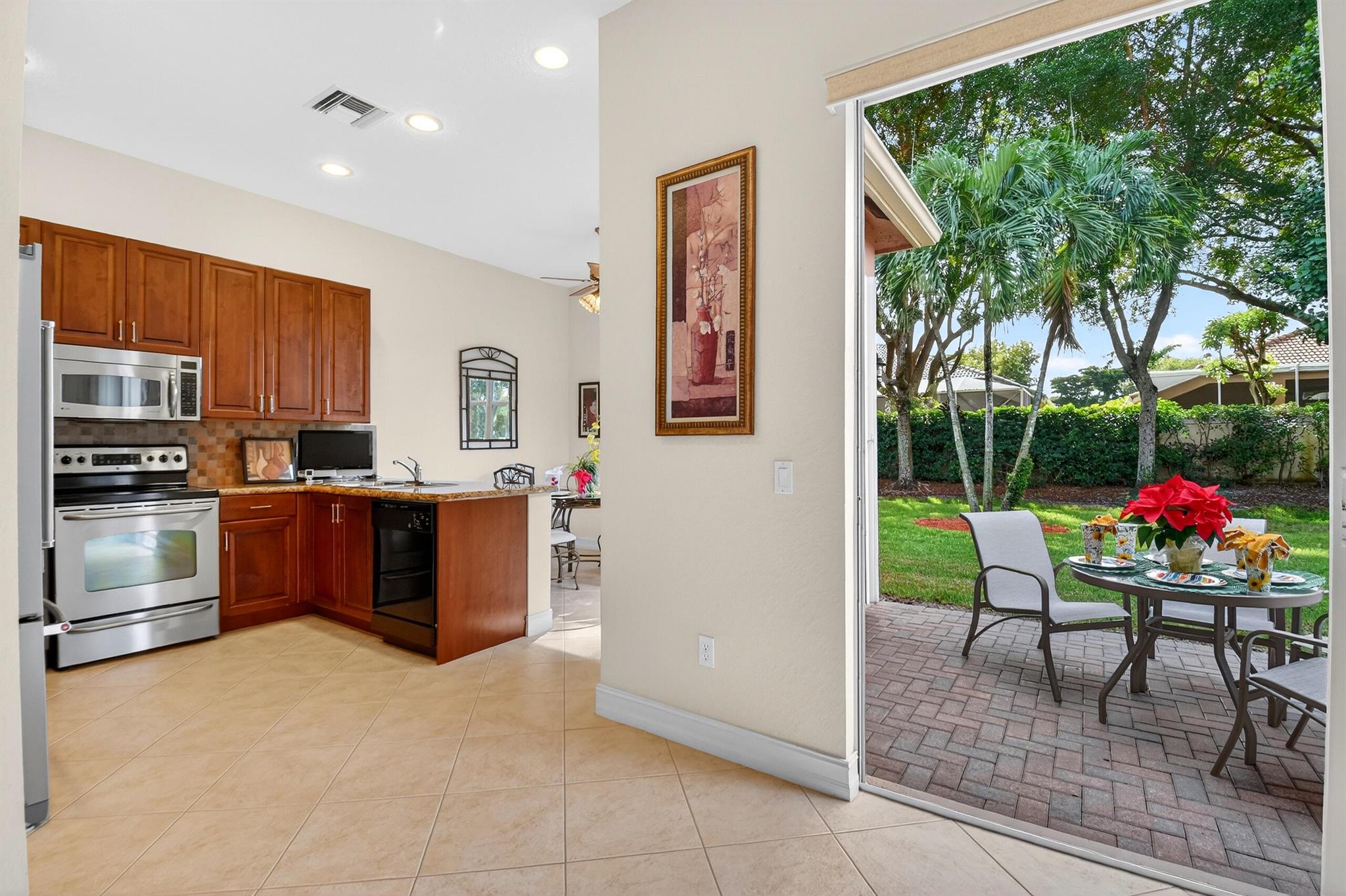 VALENCIA PALMS - Residential